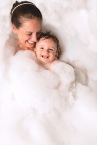 Mit Kindern gemeinsam baden