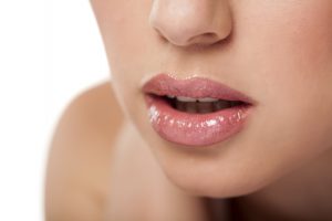 Lipgloss auftragen