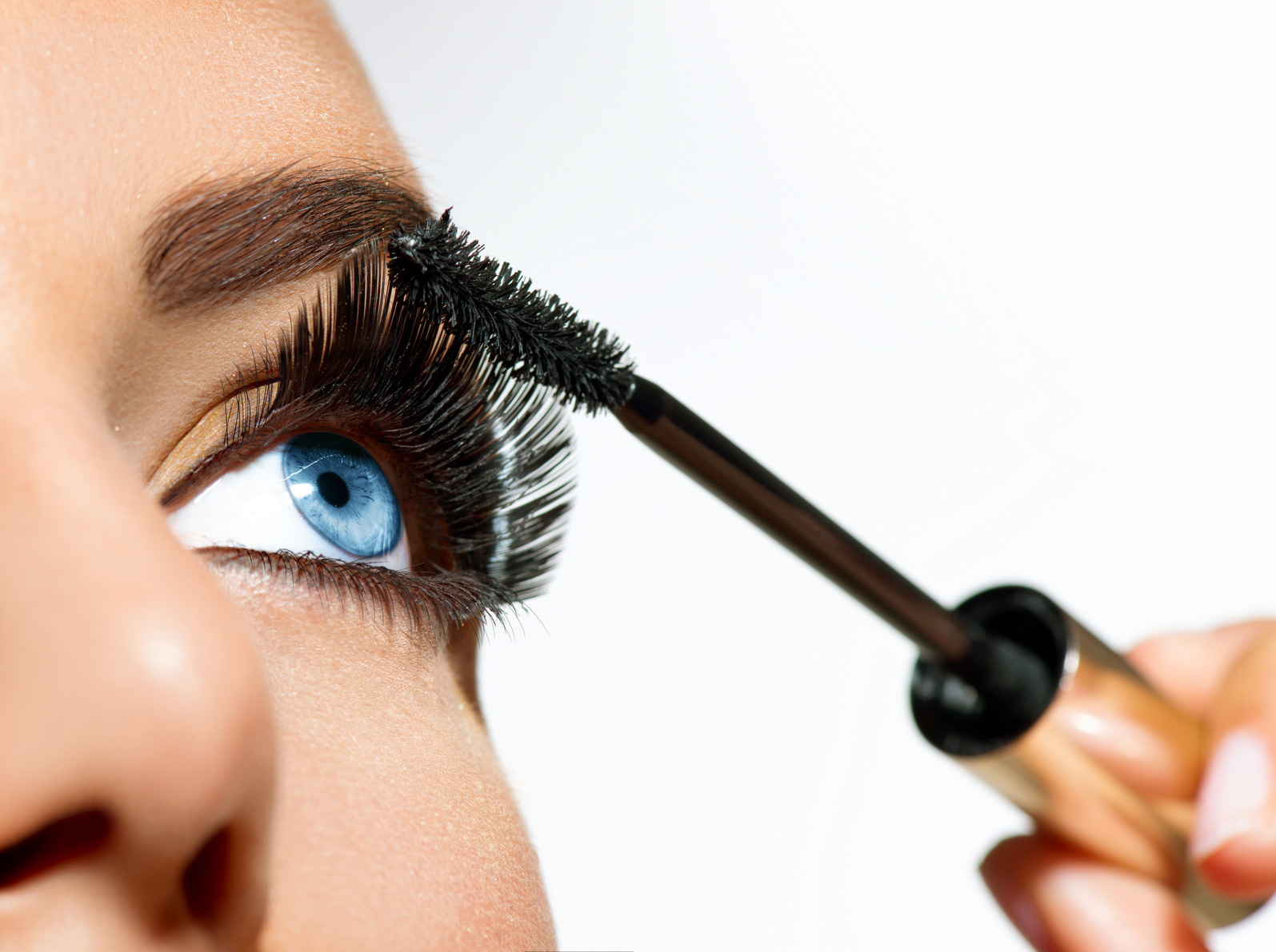 Mascara bei Wimpern-Extensions auftragen