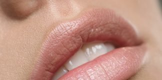 Tipps, mit denen man Lipgloss länger haltbar machen kann