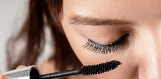 Wer Augenentzündungen vermeiden will, sollte regelmäßig Mascara wechseln