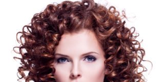 Trendfrisur 2018: Curly Bob selber machen